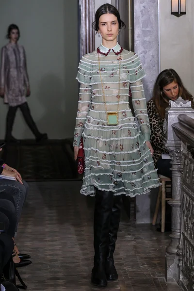 Look 3